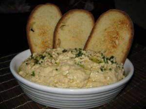 Hummus di ceci con l'aggiunta di prezzemolo